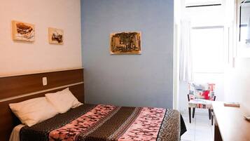 Quarto duplo | Frigobar, escrivaninha, Wi-Fi de cortesia