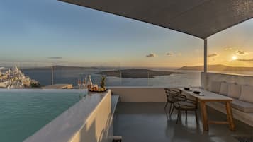 Penthouse Villa | Piscina a sfioro | Piscina coperta, piscina all'aperto, ombrelloni da piscina, lettini