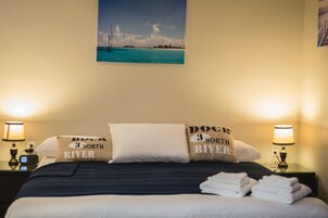 Ropa de cama de alta calidad, minibar, caja fuerte