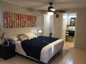 Standard Studio | Premium bedding, minibar, in-room safe, iron/ironing board - The Pier Beach Inn & Suites (Willemstad)