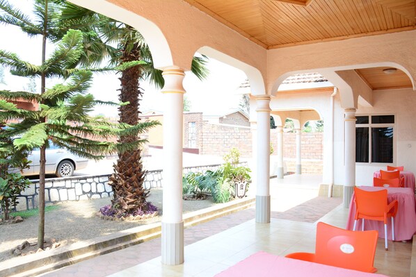 Habitación doble estándar, 1 habitación | Terraza o patio