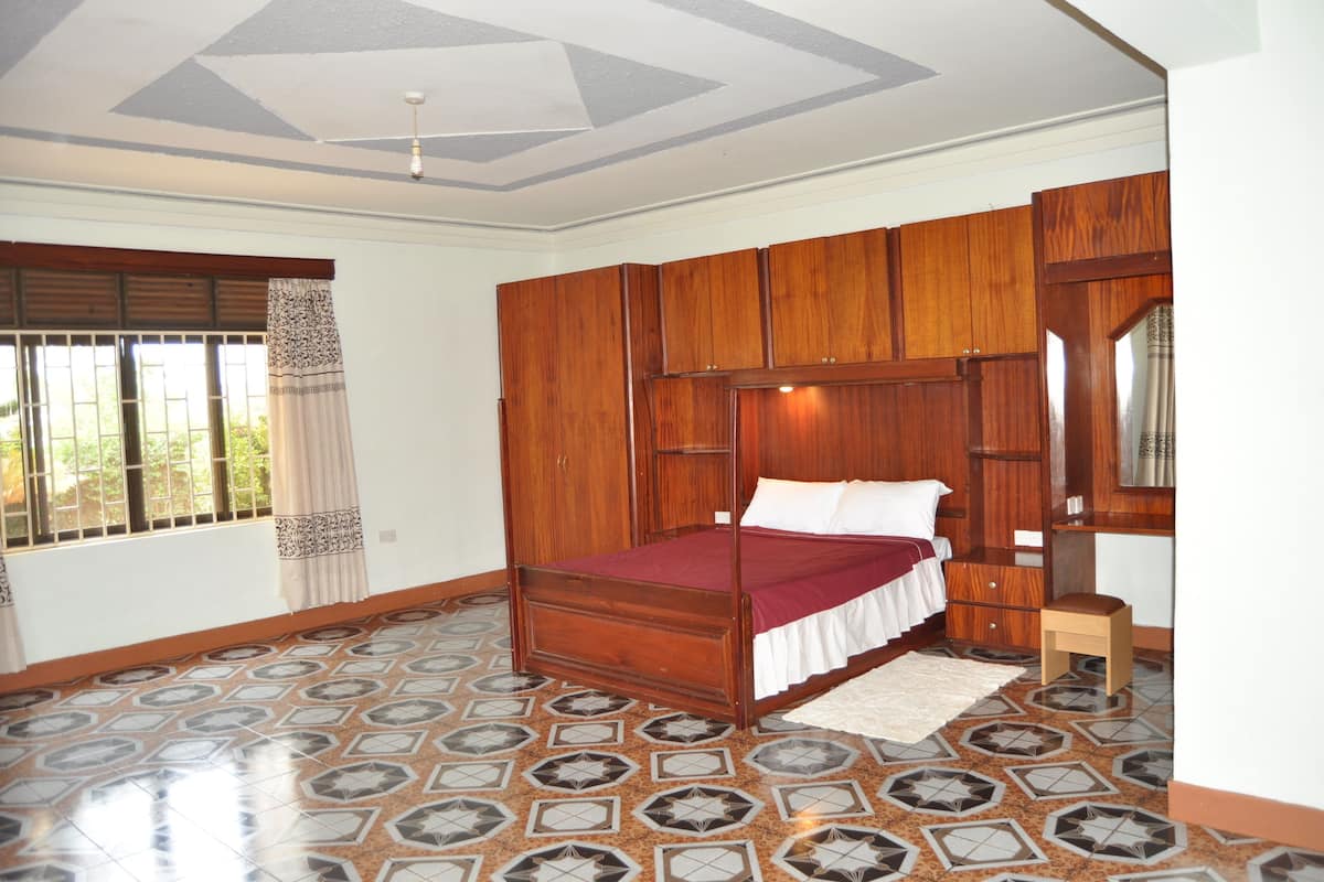 Family Room | Blackout drapes, rollaway beds, free WiFi