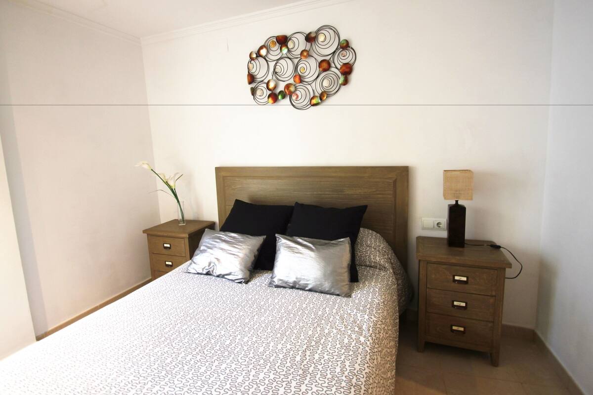 3 bedrooms, iron/ironing board, cots/infant beds, free WiFi