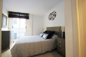 Apartment, 3 Bedrooms, Terrace | 3 bedrooms, iron/ironing board, cots/infant beds, free WiFi