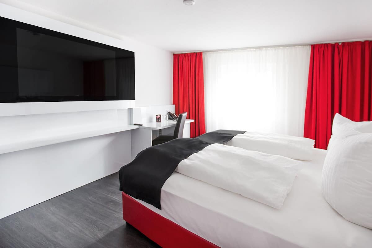 Standard Room | 1 bedroom, premium bedding, free minibar items, in-room safe