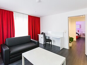 55-inch flat-screen TV with digital channels, TV - DORMERO Hotel Villingen-Schwenningen (Villingen-Schwenningen)