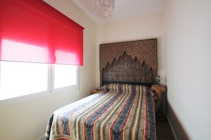 3 bedrooms, desk, iron/ironing board, cots/infant beds