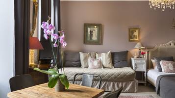 Studio (Le Boudoir) | 1 bedroom, premium bedding, individually decorated