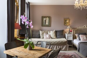 Studio (Le Boudoir) | 1 slaapkamer, luxe beddengoed, individueel gedecoreerd