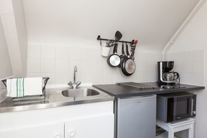 Estudio (Le Grenier) | Cocina básica privada | Frigorífico, microondas, placa de cocina y cafetera o tetera