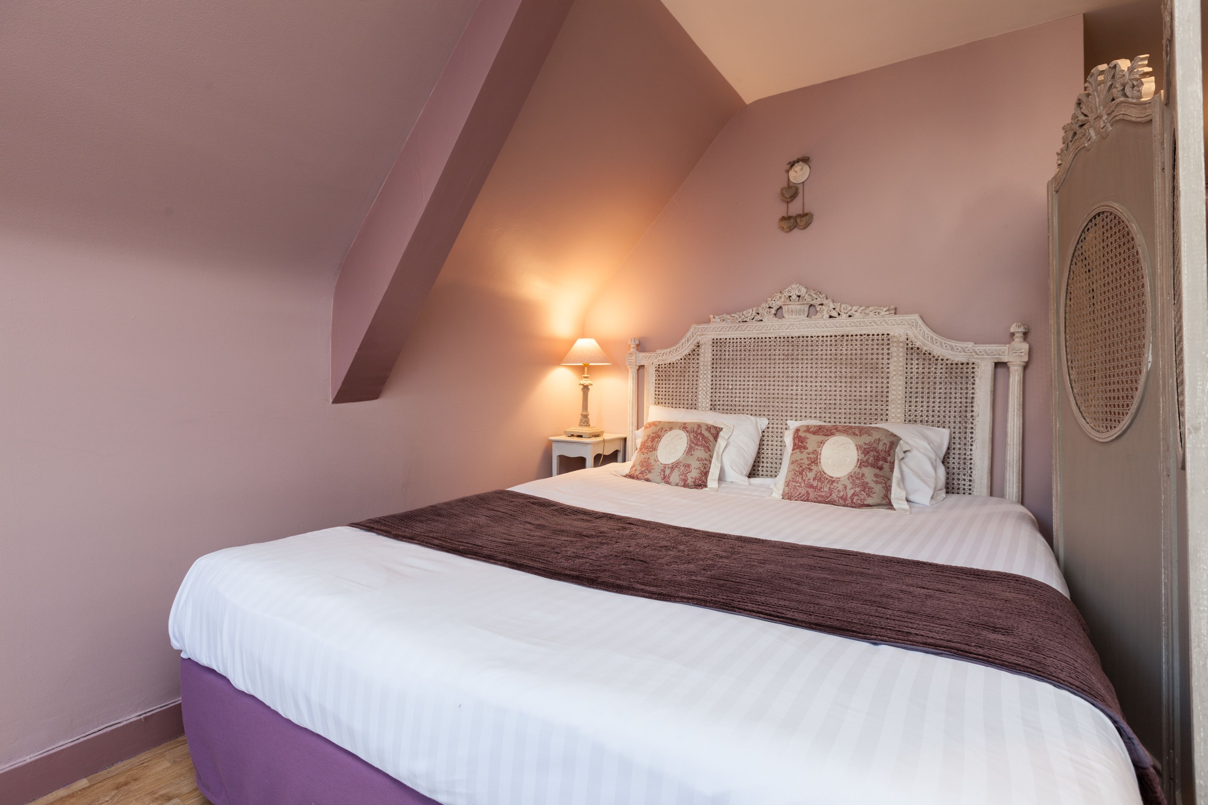 Studio (Le Grenier) | 1 kamar tidur, seprai premium, dan didekorasi berbeda-beda