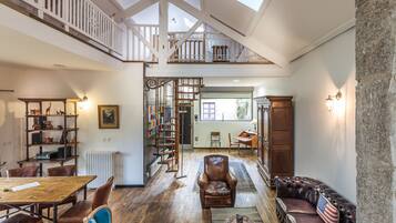 Loft | 1 bedroom, premium bedding, individually decorated