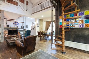 Loft | Area keluarga | TV layar datar