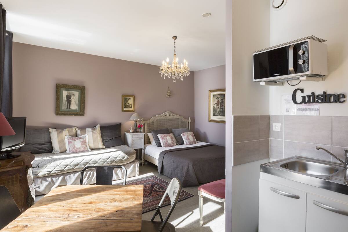 1 bedroom, premium bedding, desk, blackout curtains