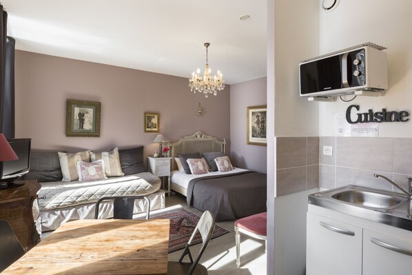 Studio (Le Boudoir) | 1 chambre, literie de qualité, décor unique, ameublement unique