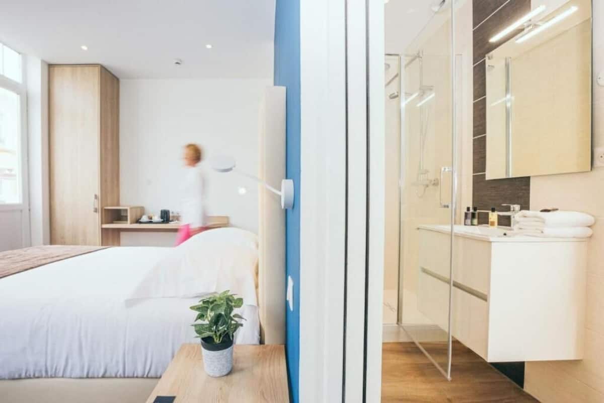 chambre cosy | in-room safe, desk, soundproofing, iron/ironing board