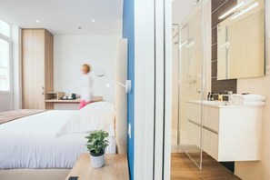 Chambre Cosy | ตู้นิรภัยในห้องพัก, โต๊ะทำงาน, ห้องเก็บเสียง, เตารีด/โต๊ะรีดผ้า