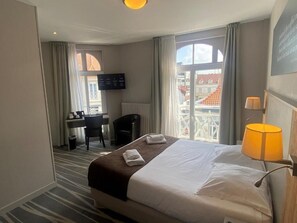 In-room safe, desk, soundproofing, iron/ironing board - Hôtel Villa Des 2 Caps (Wimereux)