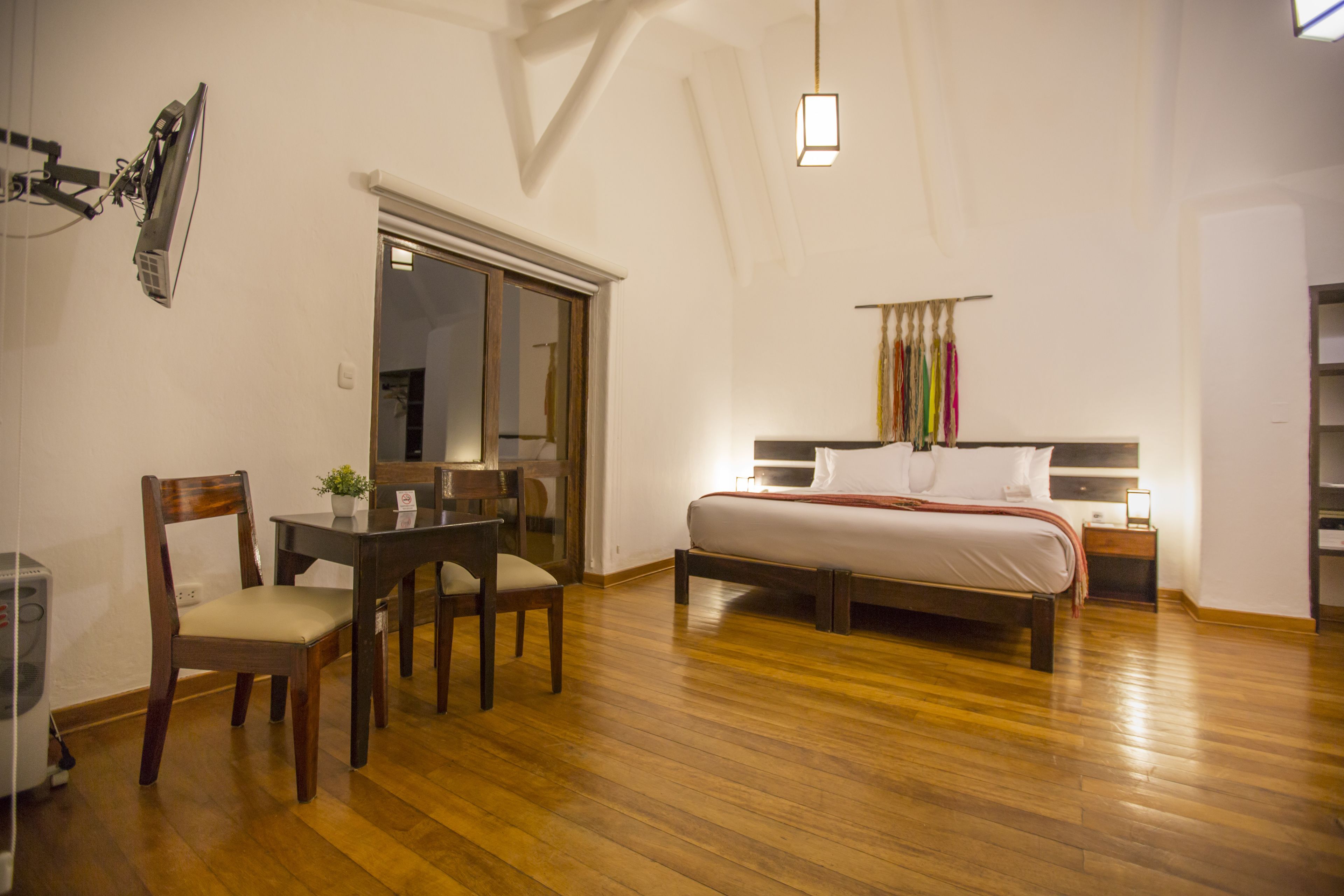 standard double room | in-room safe, bed sheets