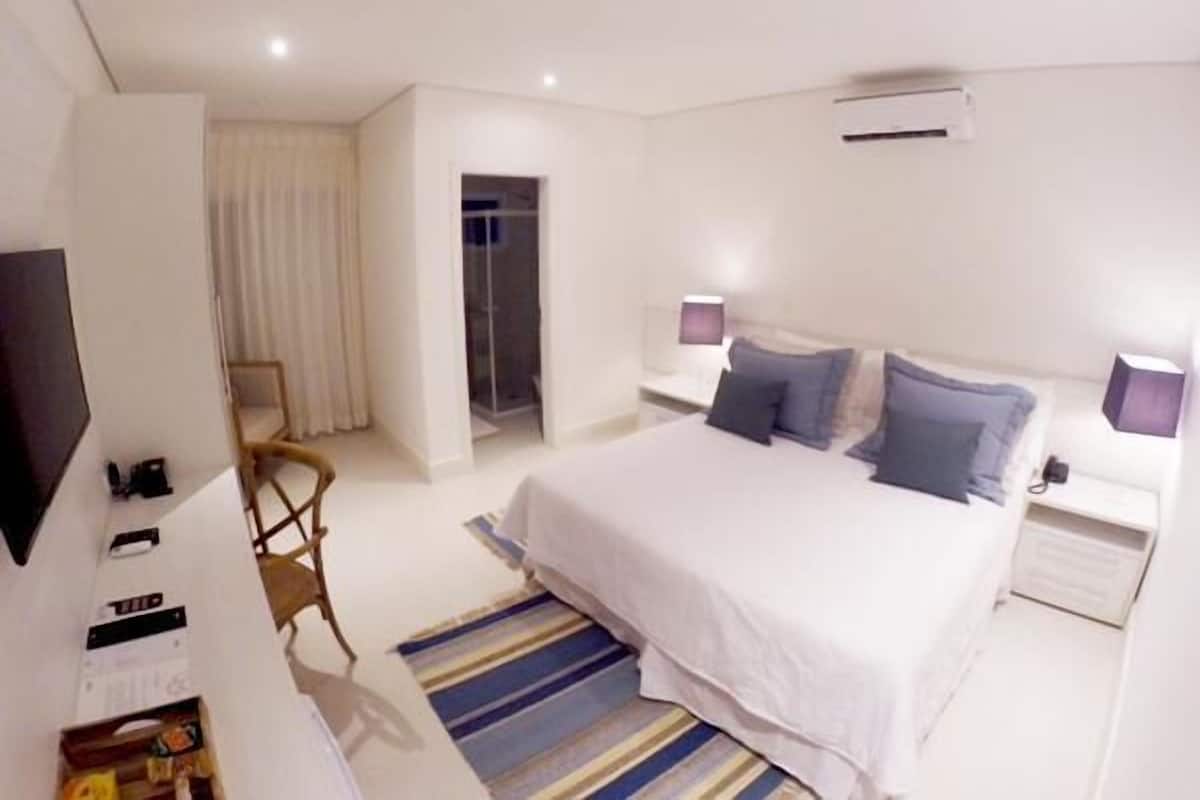 Minibar, desk, free WiFi, bed sheets