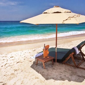 Beach nearby, white sand, sun-loungers, beach umbrellas - Hotel Maui Maresias - Adults Only (São Sebastião)