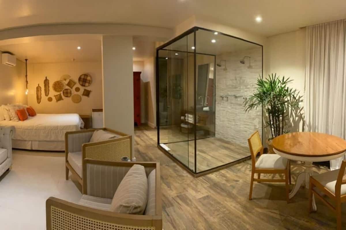 Luxury Double Room | Minibar, desk, free WiFi, bed sheets