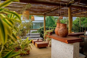 Se sirven desayunos, almuerzos y cenas; cocina internacional