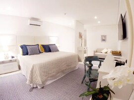 Minibar, escritorio, wifi gratis y ropa de cama 