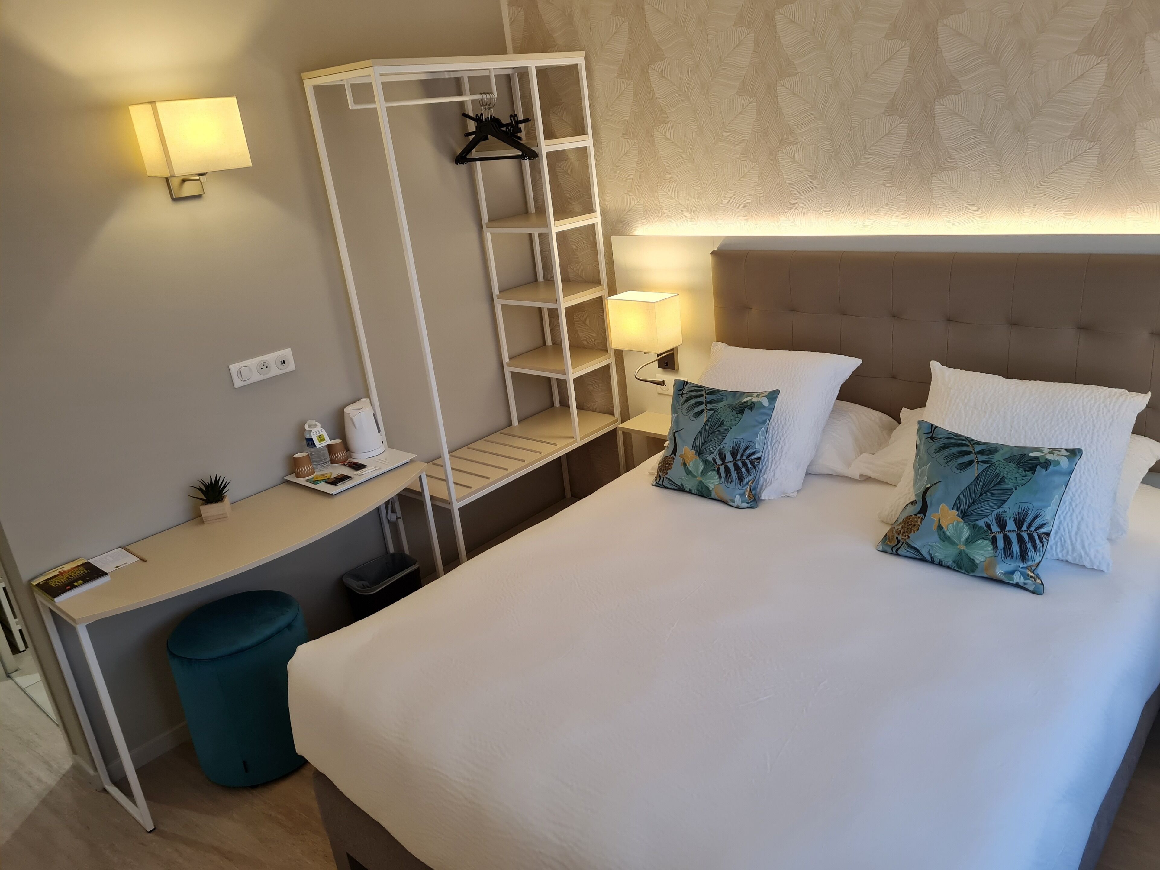 comfort double room | desk, blackout curtains, soundproofing, free wifi