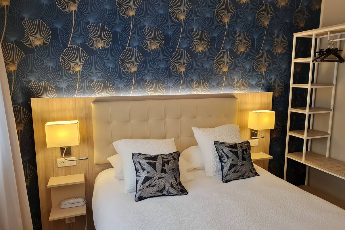 comfort double room | desk, blackout curtains, soundproofing, free wifi
