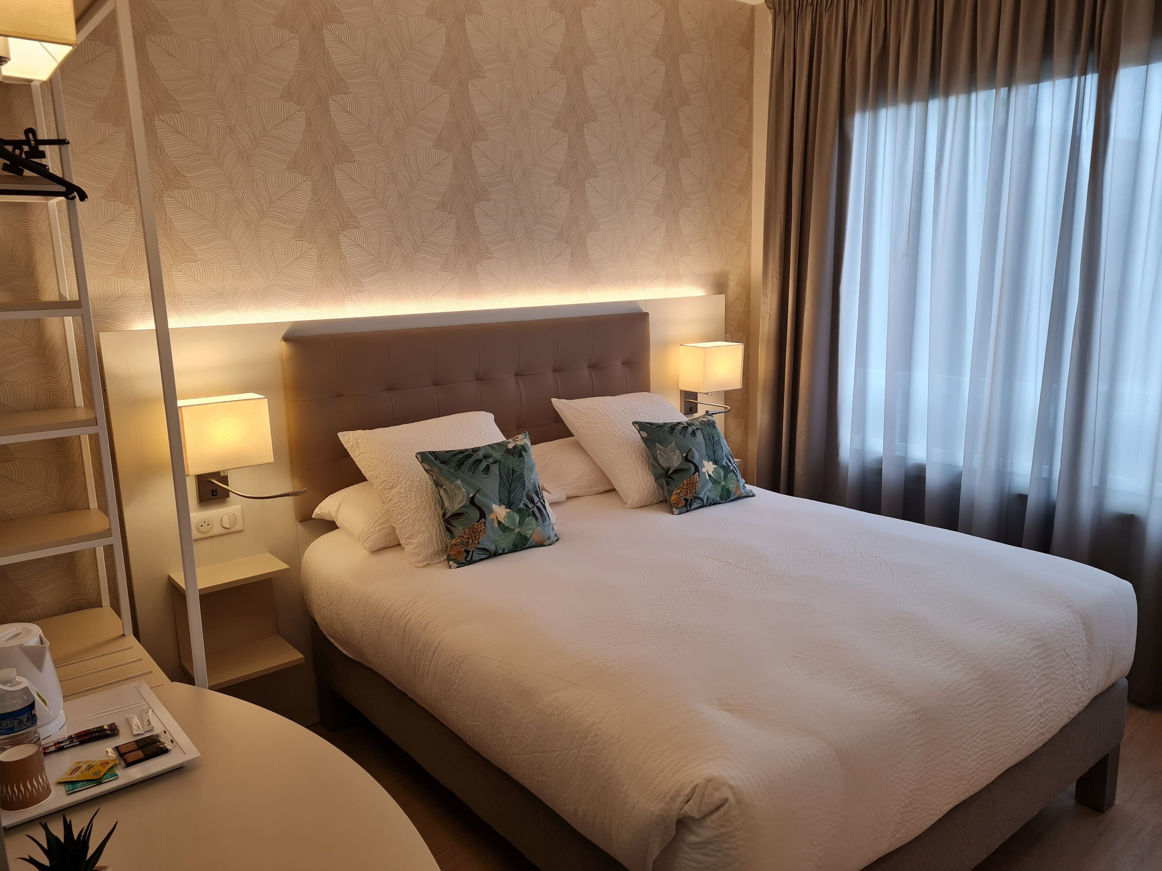comfort double room | desk, blackout curtains, soundproofing, free wifi