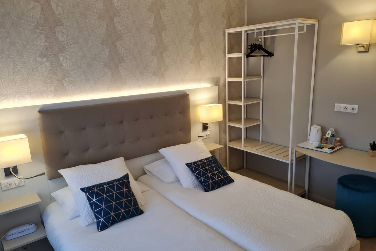 comfort twin room | desk, blackout curtains, soundproofing, free wifi