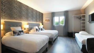 Chambre Quadruple Confort | Bureau, rideaux occultants, chambres insonorisées, Wi-Fi gratuit