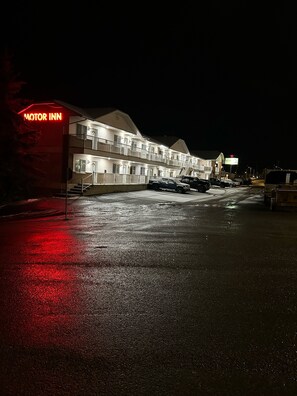 Façade de l’hébergement - soirée/nuit