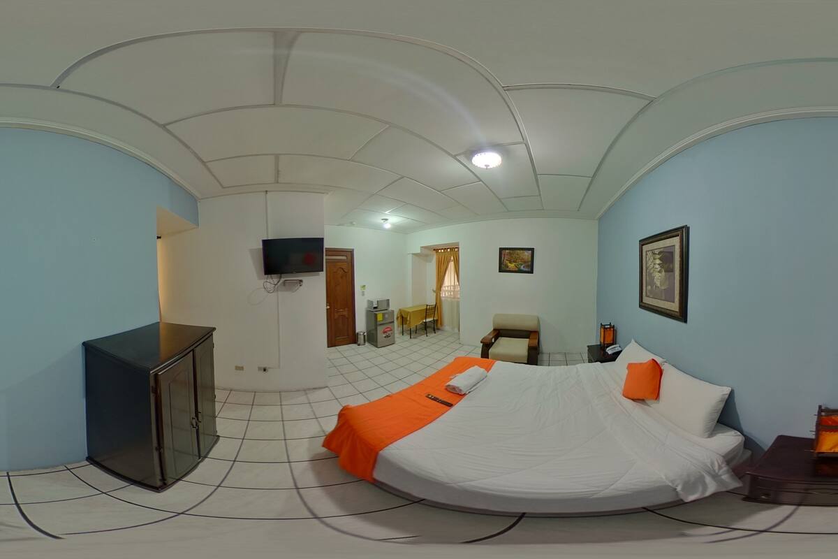 Deluxe King Room | WiFi (free), bed sheets
