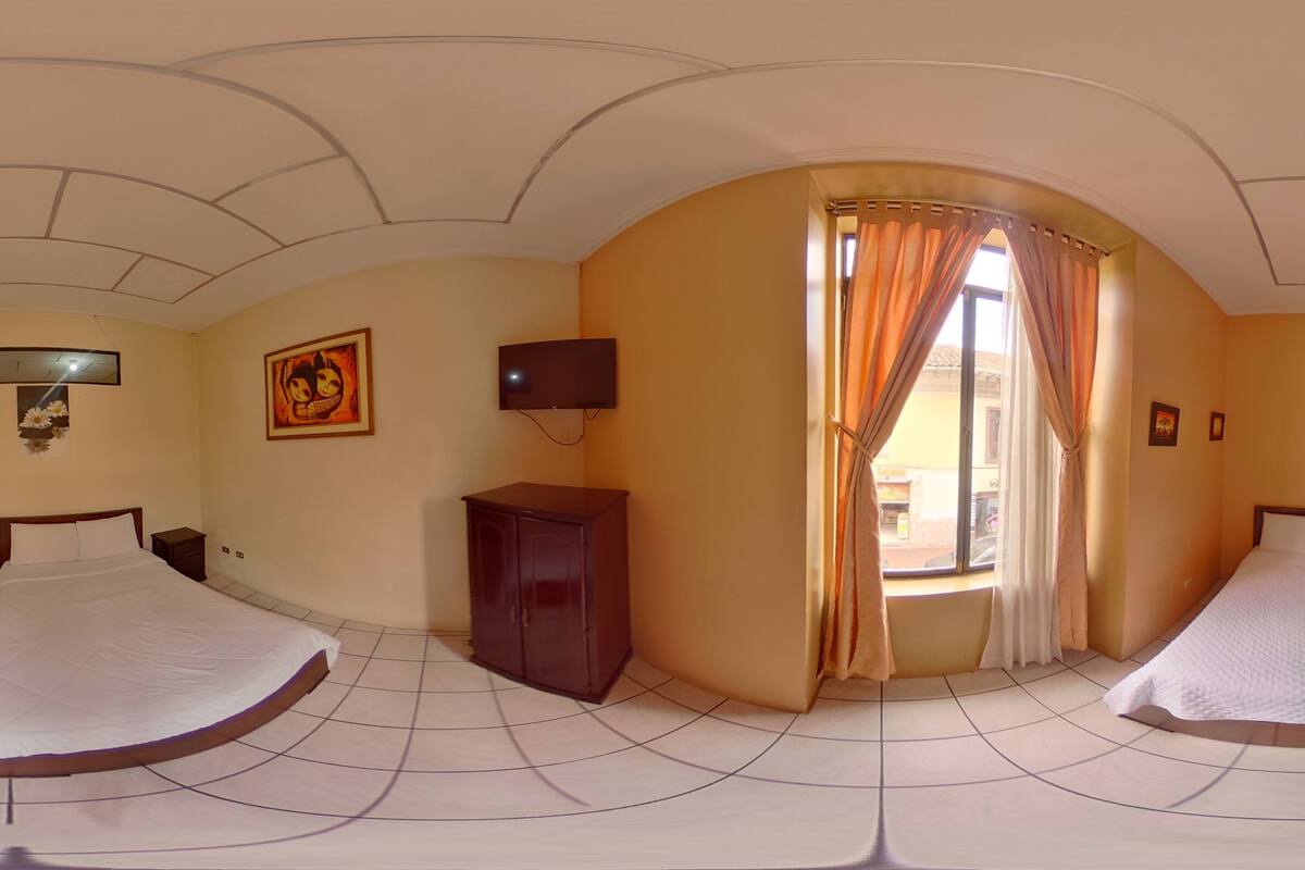 Quarto quádruplo clássico | Wi-Fi de cortesia, roupa de cama