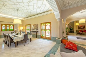 32-inch flat-screen TV with satellite channels, TV, fireplace - Domaine Abiad (Marrakech)