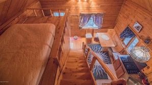 1 bedroom, premium bedding, desk, iron/ironing board - Kenai Magic Lodge (Sterling)