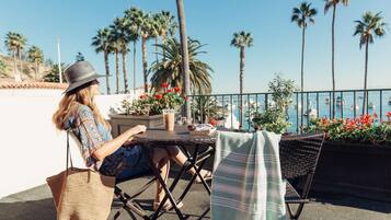 Couples’ dining