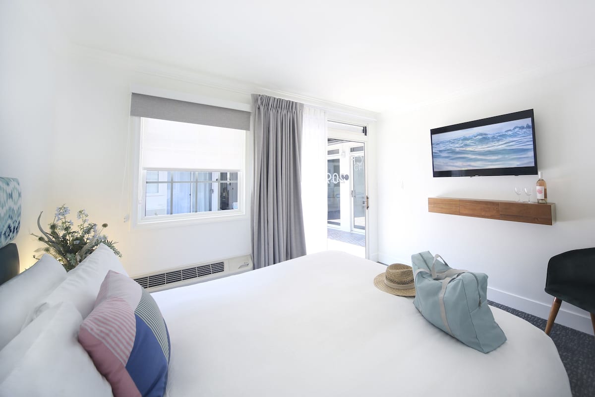 Courtyard Queen | Blackout drapes, iron/ironing board, free WiFi, bed sheets