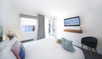 经典客房, 1 张大床 | 遮光窗帘、熨斗/熨衣板、免费 WiFi、床单