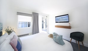 Courtyard Queen | Blackout drapes, iron/ironing board, free WiFi, bed sheets