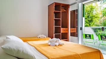 Standard Triple Room | 1 bedroom, minibar, blackout drapes, iron/ironing board