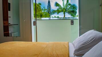 Dobbelt- eller tomannsrom – standard | 1 soverom, minibar, blendingsgardiner og strykejern/-brett