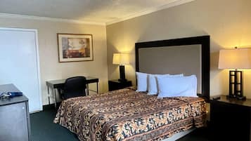 Basic Room, 1 King Bed, Non Smoking, Ground Floor | Desk, iron/ironing board, free WiFi, bed sheets