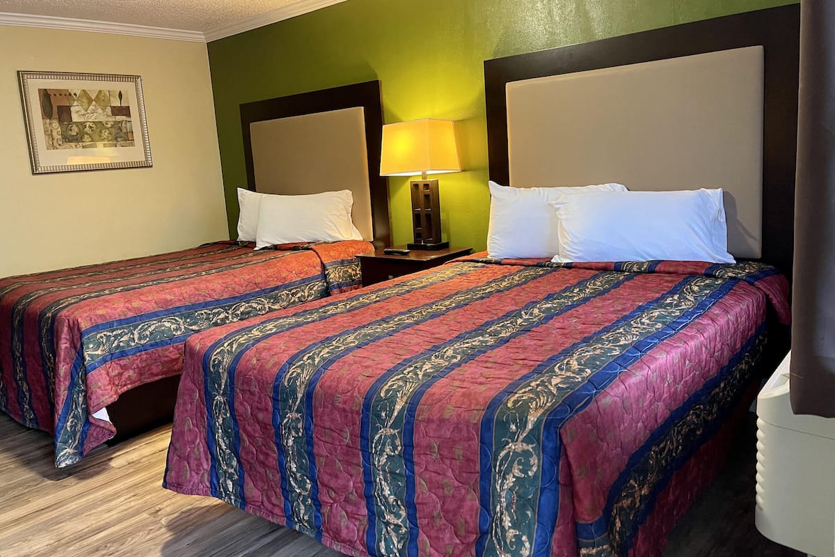 Basic Single Room, 1 Double Bed, Non Smoking | Desk, iron/ironing board (on request), WiFi (free), bed sheets