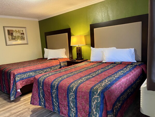Basic Single Room, 1 Double Bed, Non Smoking | Desk, iron/ironing board, free WiFi, bed sheets