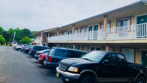 Free self parking - Economy Motel (Absecon)