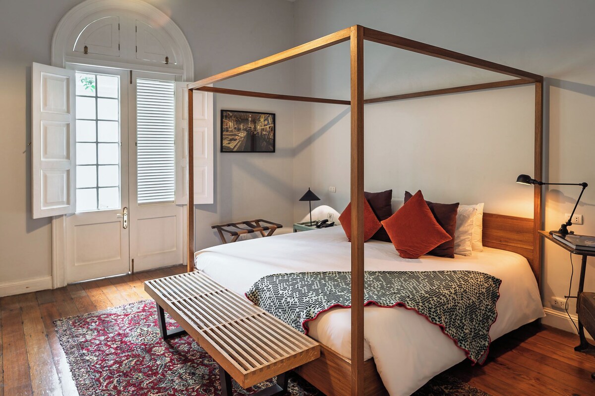 Literie de qualité supérieure, coffres-forts dans les chambres, bureau