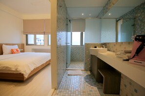 Standard Double Room (01) | Premium bedding, individually decorated, individually furnished, desk - Station 100m B&B (Hualien City)